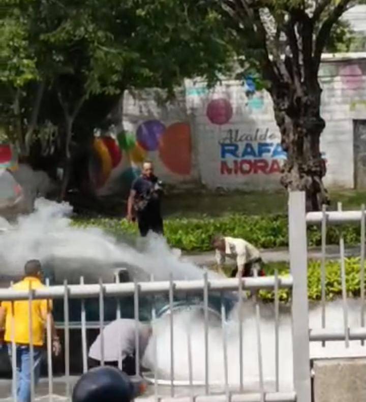 Se incendió vehículo en la Avenida Las Delicias