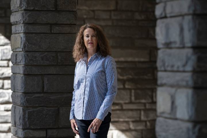 Roberta Milanese, psicóloga: “Los estímulos rápidos del móvil pueden causar apatía emocional toda la vida”