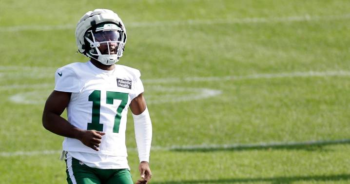 Post on Kris Boyd's Instagram account says Jets cornerback has started breathing on his own