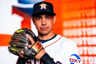 Mauricio Dubón gana por segunda ocasión el “Guante Dorado” de la MLB