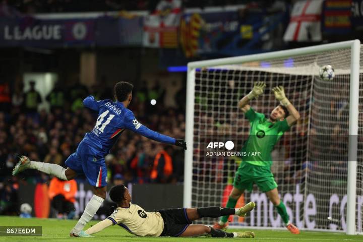 El Barcelona se estrella contra el Chelsea, el City cae en casa y el Nápoles se relanza