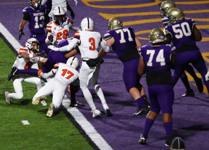 CBA freshman with well-known family name gets 1st Division I offer from Syracuse football