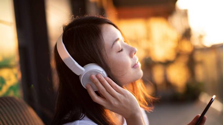 Solo un 3% de las personas lo nota, pero millones ya escuchan canciones hechas por IA, según un estudio