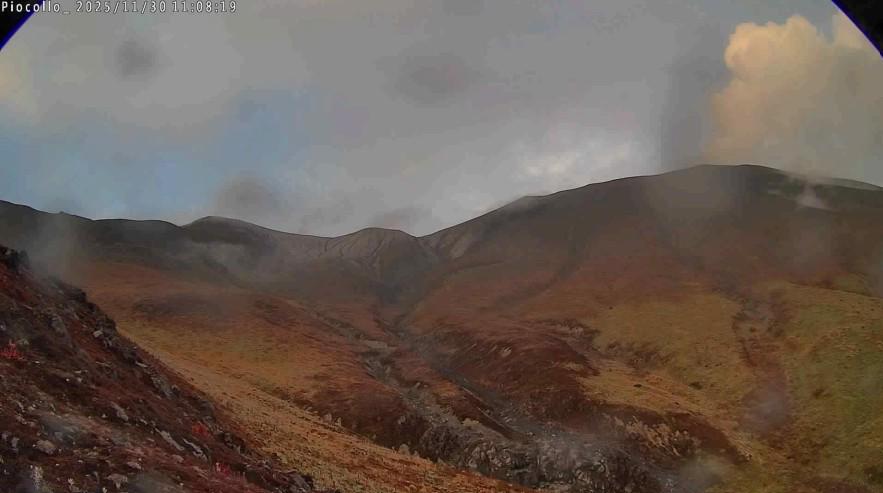 Volcán Puracé sigue inquieto: reportan más ceniza, gases, olor a azufre y 23 alertas por actividad