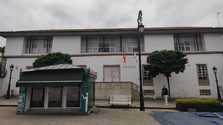 Dos años de prisión por estafar 161.000 euros a una clienta fallecida en Betanzos