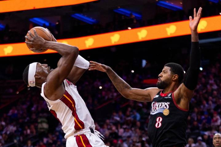 Powell y Ware lideran a Heat a su cuarta victoria consecutiva por 127-117 ante los 76ers – Chicago Tribune