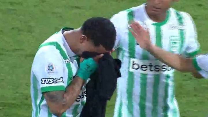Edwin Cardona anota gol con Nacional y no olvida a su amigo fallecido en el día del hincha ‘Verdolaga’ con sentido homenaje
