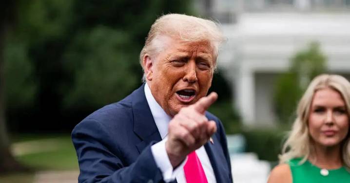 Donald Trump Calls to 'Hang' Democrats Urging U.S. Military to 'Disobey' President's 'Illegal Orders': 'Punishable by DEATH!'
