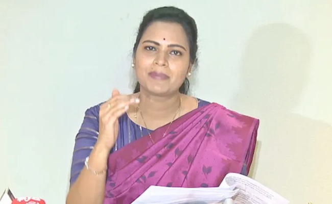 Vidadala Rajini caught in yet another row!