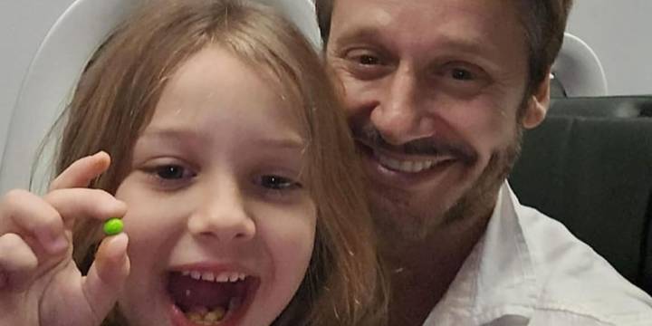 La tierna foto de Benjamín Vicuña con su hija Magnolia a la distancia que emocionó por un detalle especial