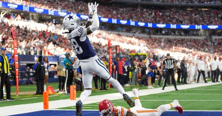 Prescott's Cowboys overcome Mahomes' fourth down magic in 31-28 Thanksgiving win over Chiefs