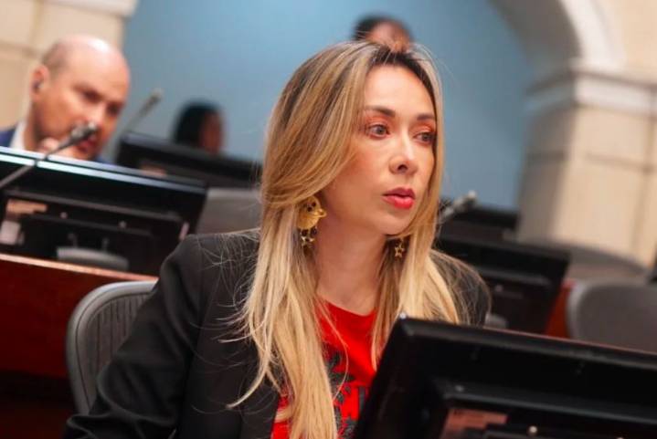 Controversia en Colombia: Se presenta moción de censura tras la muerte de niños en bombardeo contra las Farc