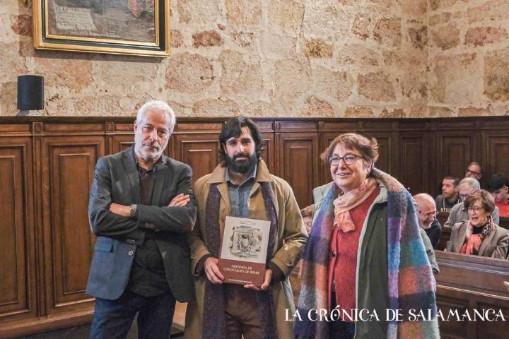 Los duques de Béjar entran en la Universidad