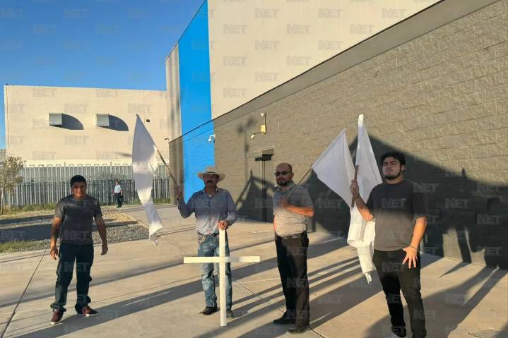 Se manifiesta grupo civil por homicidio de alcalde Carlos Manzo