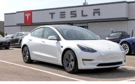 Elon Musk celebró el billón de dólares que dispondrá para crear androides con Tesla