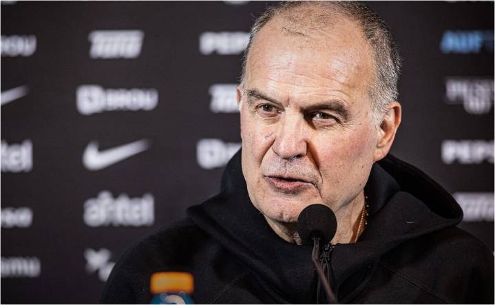 Marcelo Bielsa responde a críticas y asegura que seguirá al mando de Uruguay