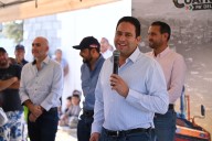 Entrega Javier Díaz obra de pavimentación en La Gloria