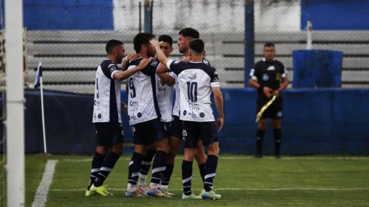 Un equipo del fútbol argentino echó a casi todo su plantel y publicó una fuerte denuncia: “Falta de actitud”