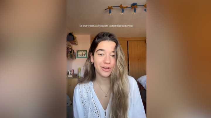 Valeria, hija de familia numerosa: "La mía es de categoría especial, la universidad me sale gratis y tengo descuentos en la mitad de sitios de comida rápida"