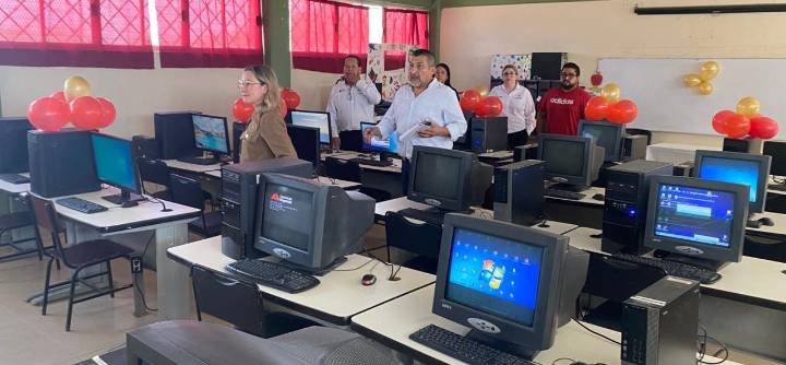 Promueve UPRR oferta educativa en Feria Vocacional 2025