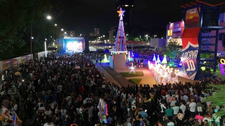 Valencia: Familias carabobeñas disfrutaron del Gran Encendido Navideño en Av. Bolívar