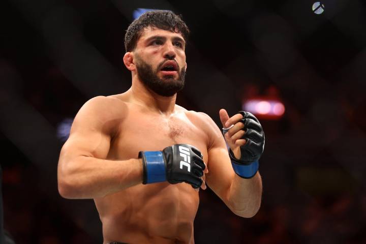 Deadspin | UFC Fight Night Qatar: Arman Tsarukyan popular favorite vs. Dan Hooker