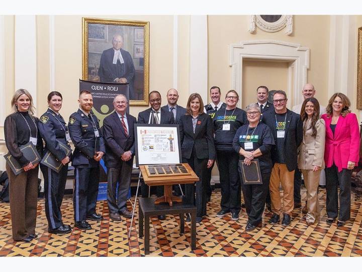 Program that connects students and police wins Chief Justice's Award