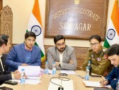 DC Srinagar, SMC Commissioner reviews traffic decongestion measures in the city