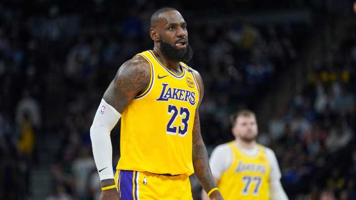 LeBron James returns to practice, upgraded to questionable vs. Jazz