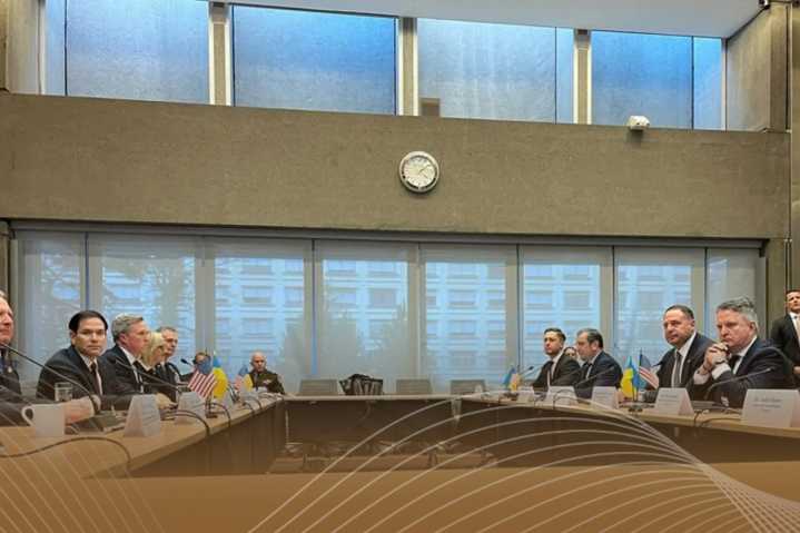 Negociaciones discretas en Abu Dabi buscan avanzar en el plan de paz impulsado por Trump