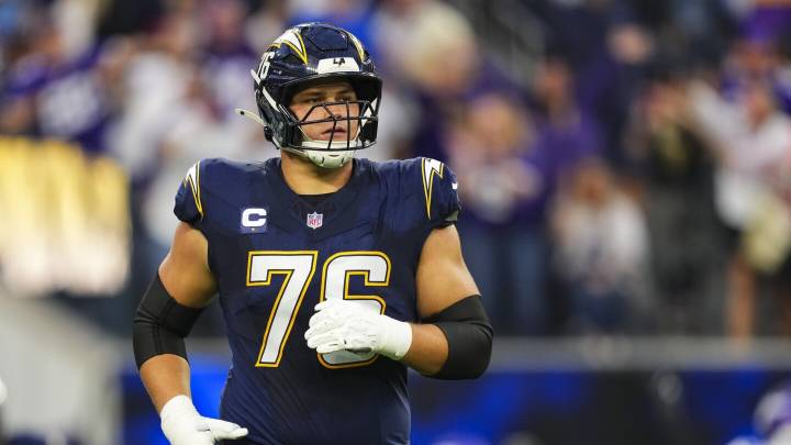 Joe Alt carted with ankle injury, questionable to return