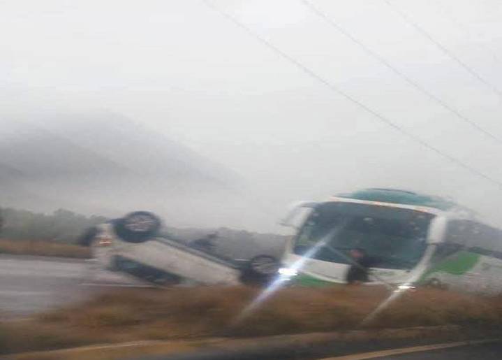 Choque y volcadura en la México