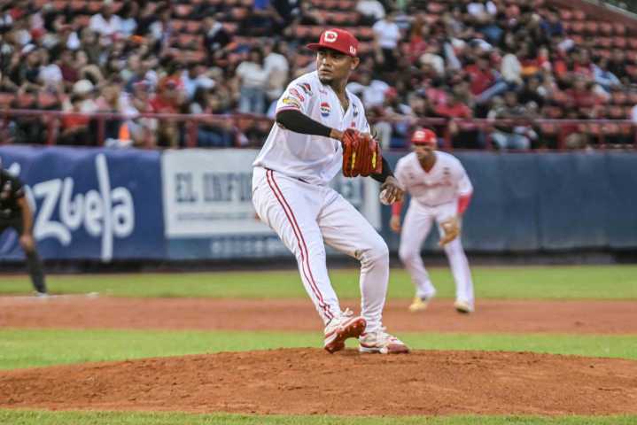 Adrián Almeida consigue primer triunfo y tiene la mejor salida de la temporada [+VIDEO]