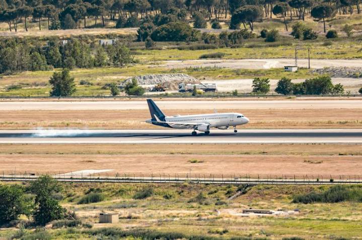 Private jet returns to taxi bay at Kolkata airport after smoke billows from engine
