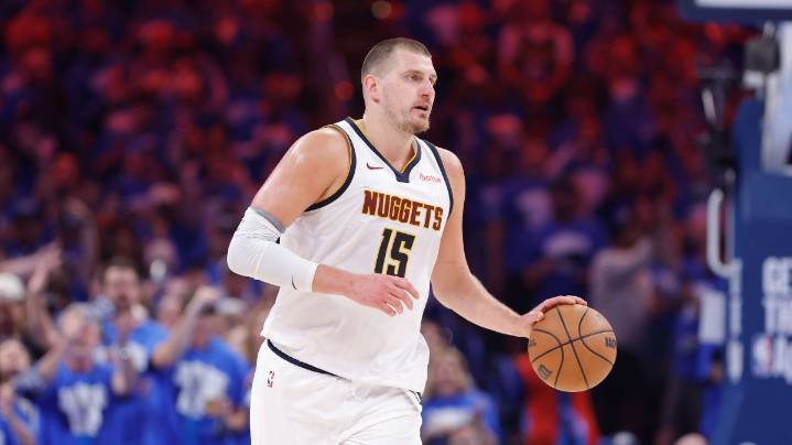 Nuggets superstar Nikola Jokic casually drains halfcourt shot like it’s nothing