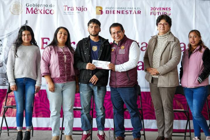 Reciben más de mil 600 "ninis" en Tlaxcala tarjetas de Jóvenes Construyendo el Futuro