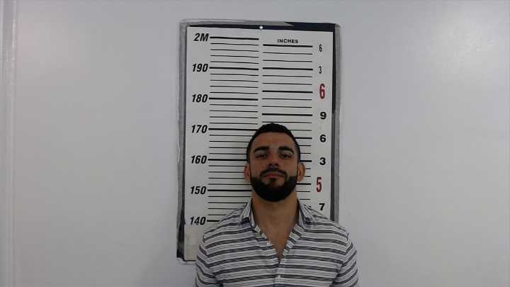 Hombre que presuntamente intentó huir de agentes hacía un mes tuvo otro incidente legal