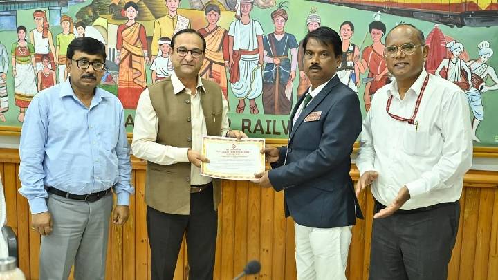 NFR Felicitates Frontline Railway Staff for their Exemplary Vigilance during Kokrajhar Blast