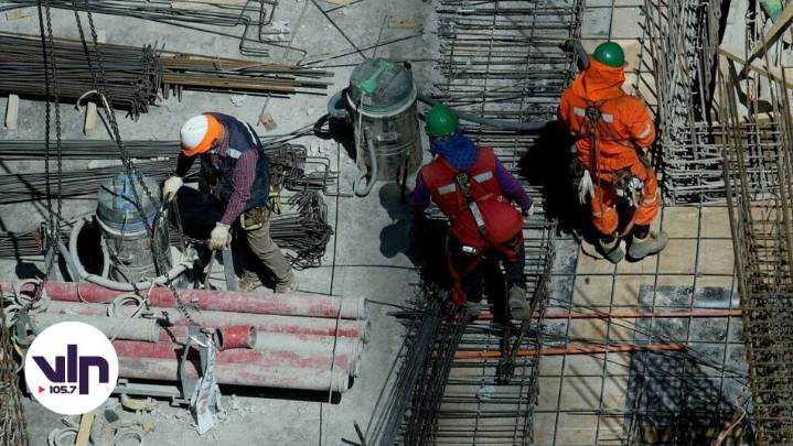 Permisos de edificación en Chile caen al menor nivel en años: La crisis de la construcción profundiza el problema de la vivienda y el empleo