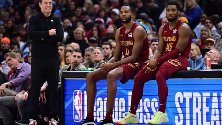 Cavs coach Kenny Atkinson gives progress report on Evan Mobley. Video