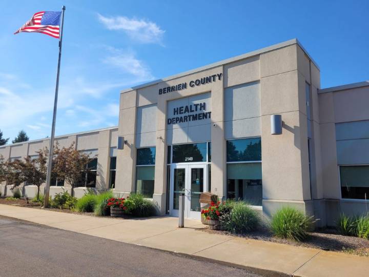 Health Department, Sheriff promoting child safety seat use