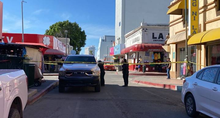 Bomberos atienden reporte de fallas en transformador subterráneo en Centro de Hermosillo