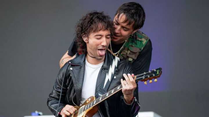 Acusan a Albert Hammond Jr. de The Strokes de mantener charla incómoda con una menor