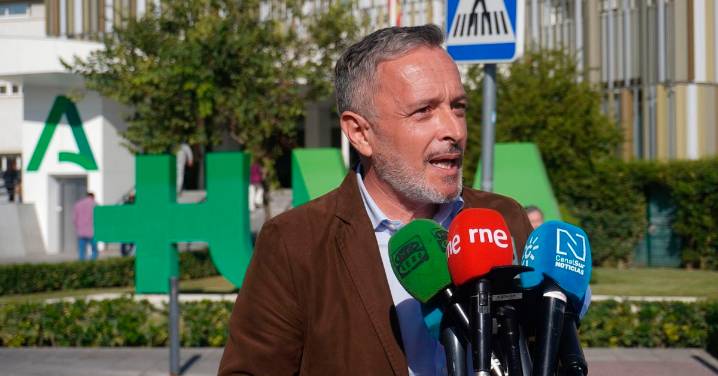 Rafael Recio (PSOE): "Lo que le quita el sueño a Juanma Moreno es perder la mayoría absoluta y no la sanidad"