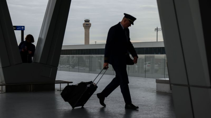 Shutdown negotiations ongoing as Trump administration threatens to reduce air traffic