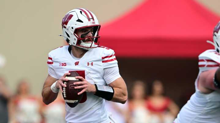 Wisconsin vs Minnesota live game updates today