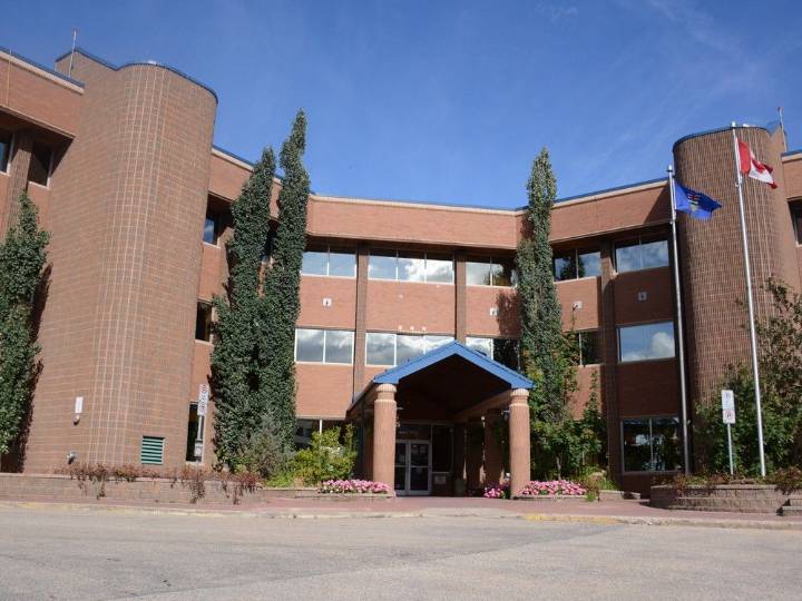 Indian man won’t get $15k back for ‘illegal contract’ with fixer