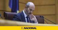 Un micrófono capta al presidente del Senado: "Les importa tres pollas en vinagre"