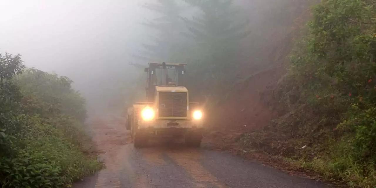 Cabien retira derrumbes en la Sierra de Juárez y la Costa