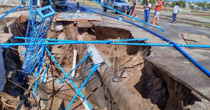 Impresionante socavón en el centro de Neuquén, tras el temporal de lluvia: qué pasó